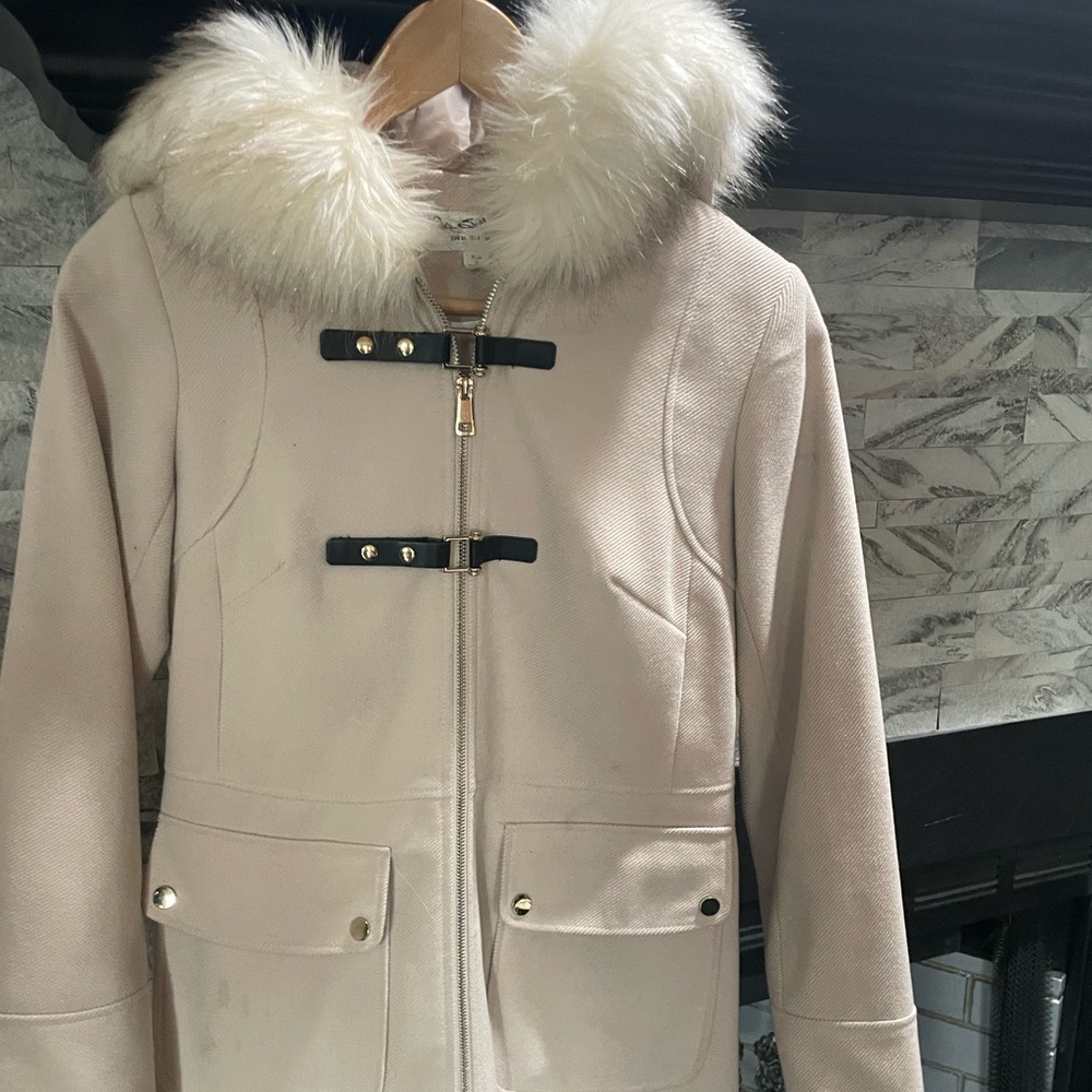 SOLD - Miss Selfridge Cream w-Faux fur hood- 
Beautiful-faux fur hood -